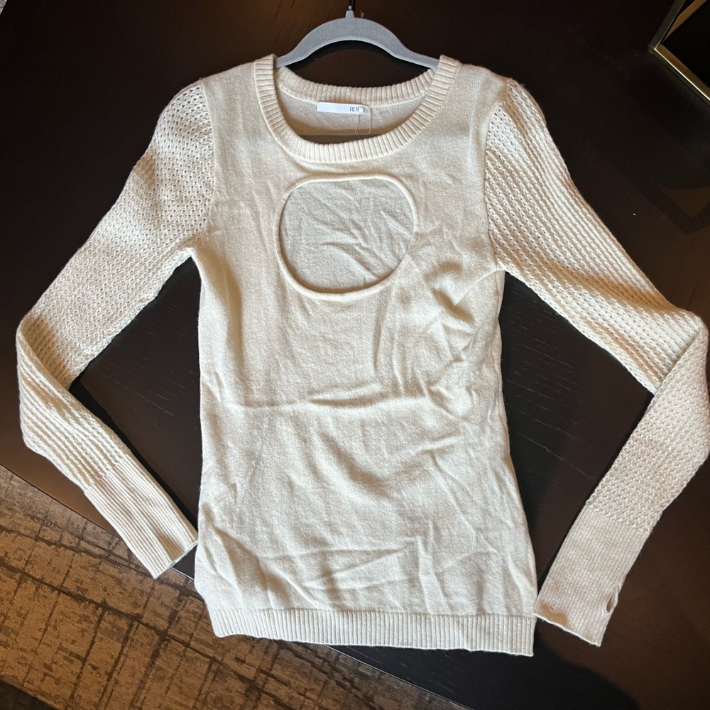 ROI Cashmere Sweater with Textured Sleeves and Cutout – Ivory